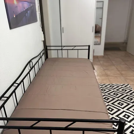 κεντρικό ημιυπόγειο στο βόλο εως 3 ατομα Apartament *