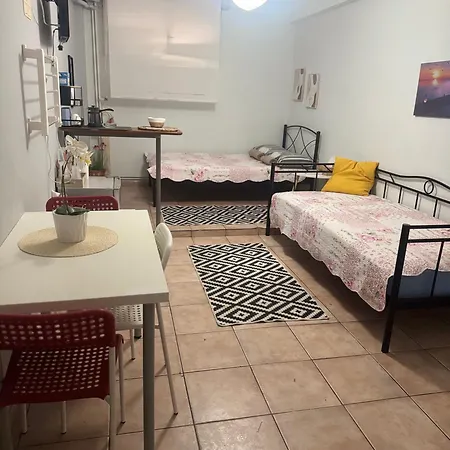 Apartament κεντρικό ημιυπόγειο στο βόλο εως 3 ατομα *