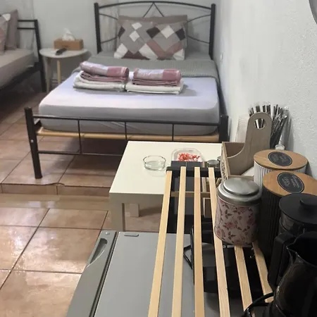 κεντρικό ημιυπόγειο στο βόλο εως 3 ατομα فولوس